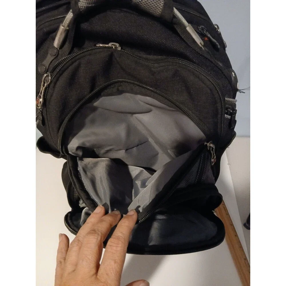 SWISS GEAR Synergy Pro 16 inch Laptop Backpack Black & Gray